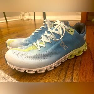 On Cloud Sneakers Women’s Size 8.5 (lightly used)